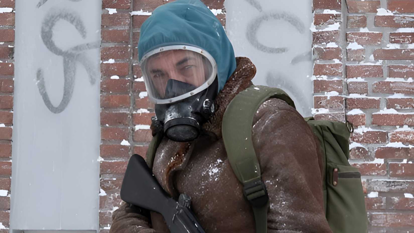 Ricardo Darín’s Juan wearing a mask in Netflix’s The Eternaut