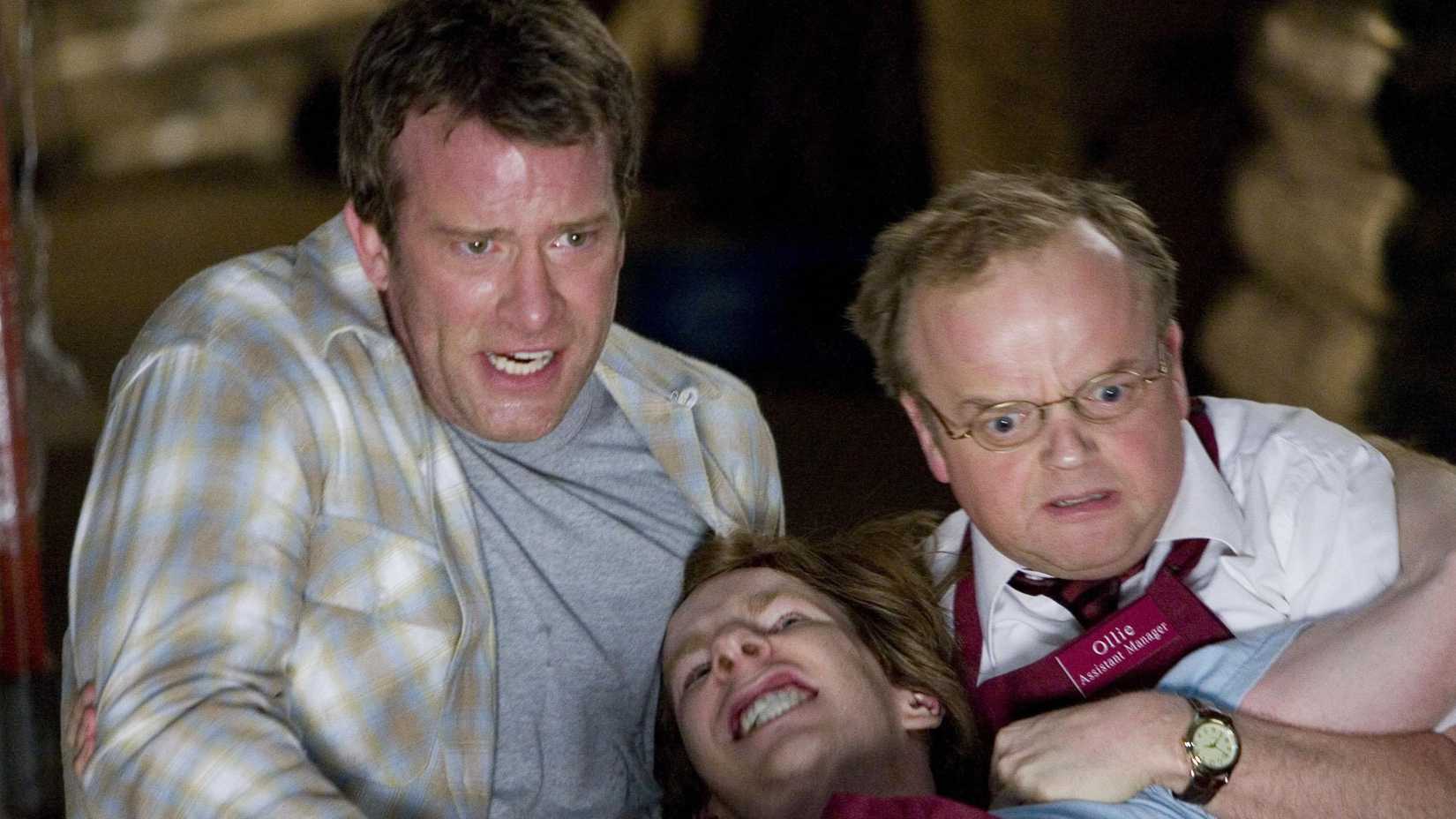 Thomas Jane’s character trying to save another character in The Mist (2007)