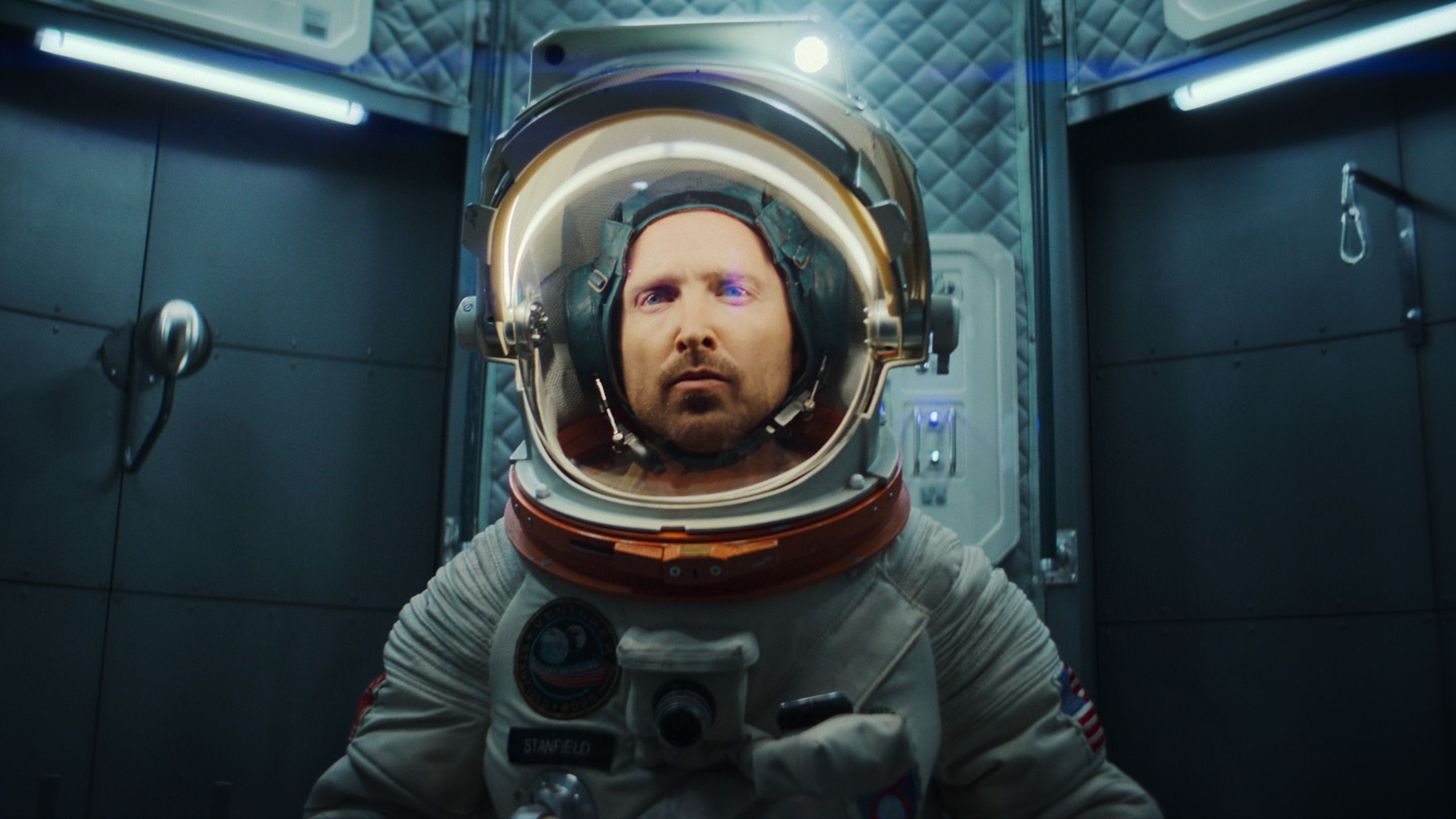 Netflix's 10/10 Sci-Fi Series Succeeds In Its Hardest Task