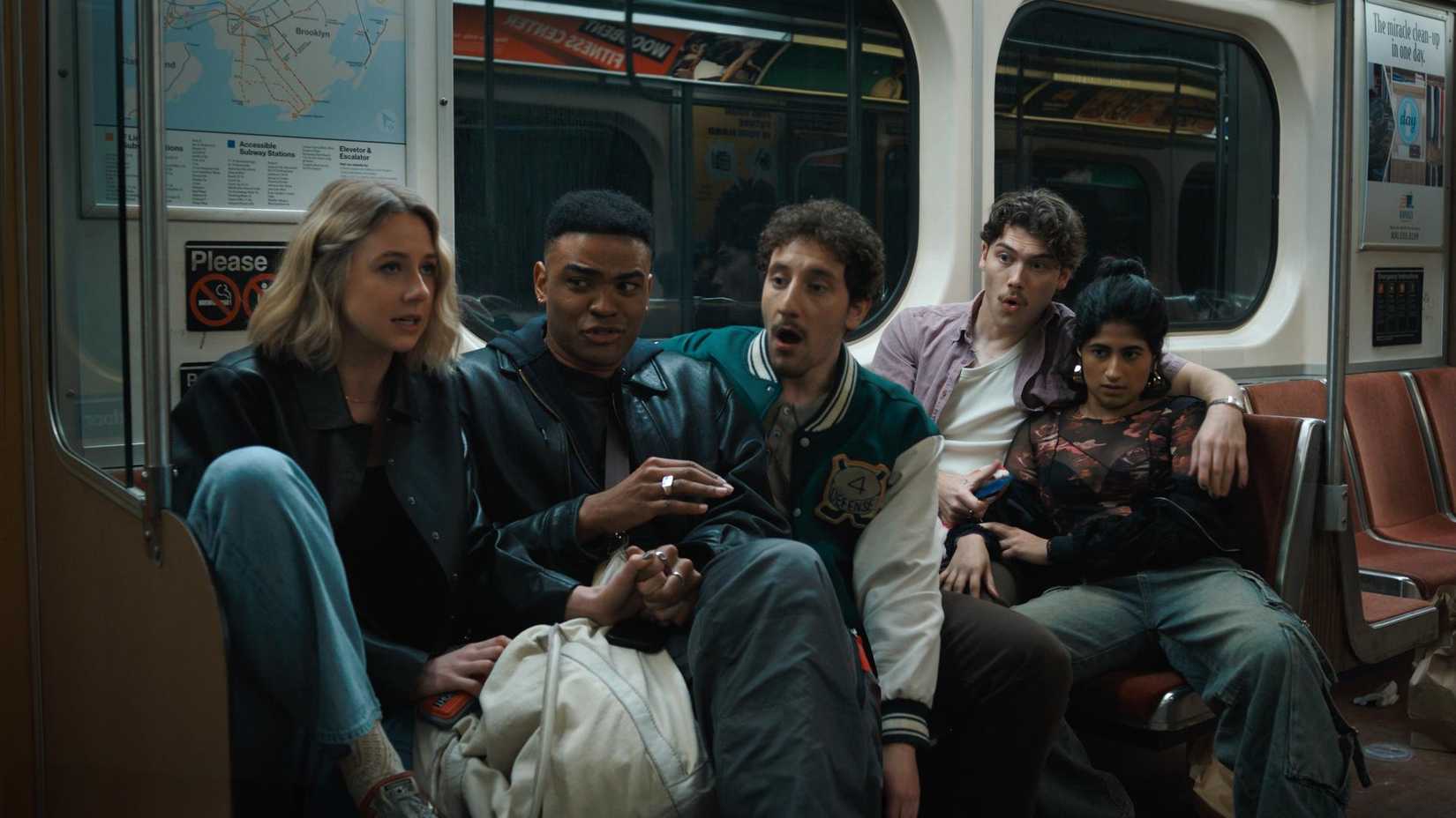 Elenco principal de Adults no metrô