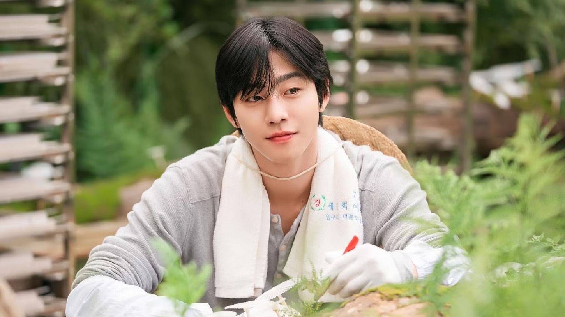 Netflix's Biggest Heartthrob Is Officially Back In Your Next Big K-Drama Obsession