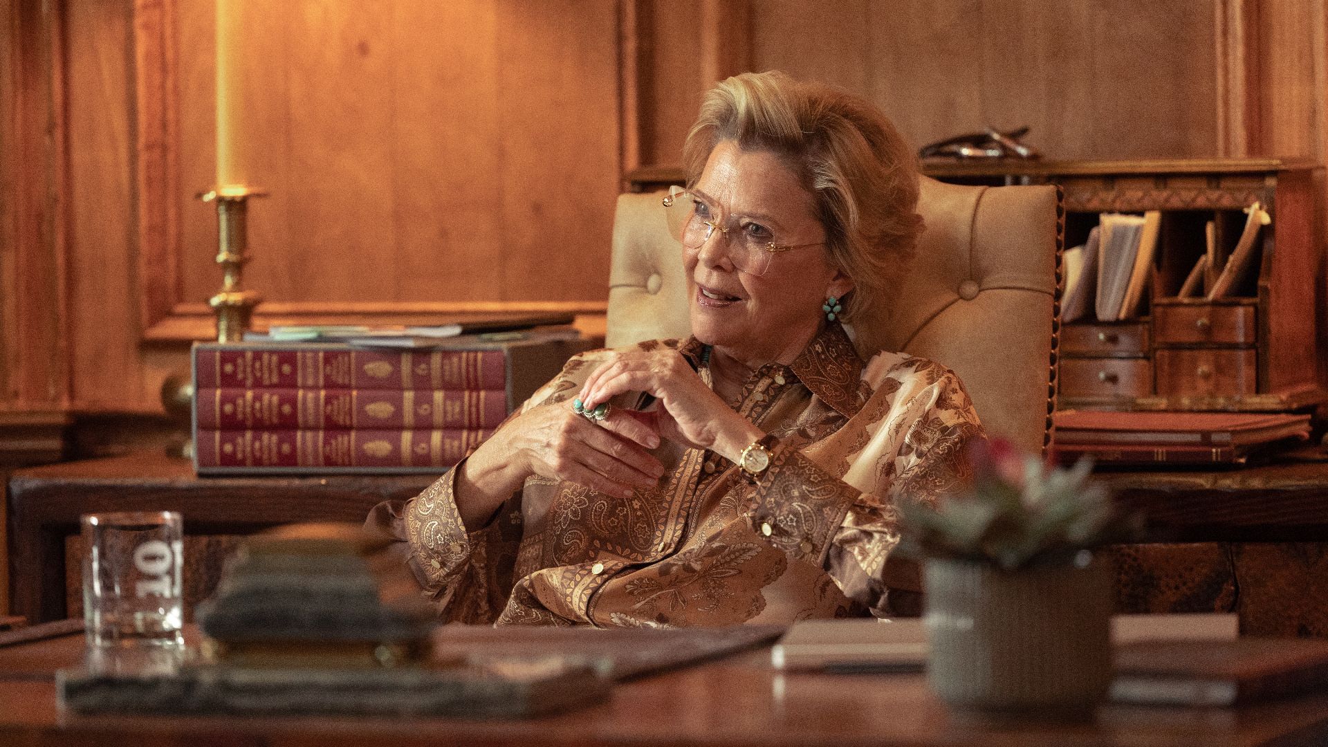 Annette Bening como Beulah Jackson em Dutton Ranch