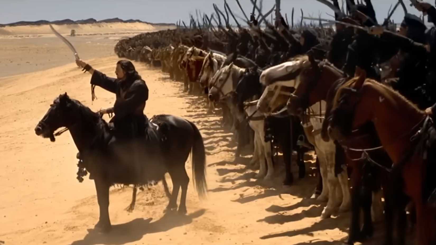 Ardeth Bay liderando guerreiros Medjai em O Retorno da Múmia.