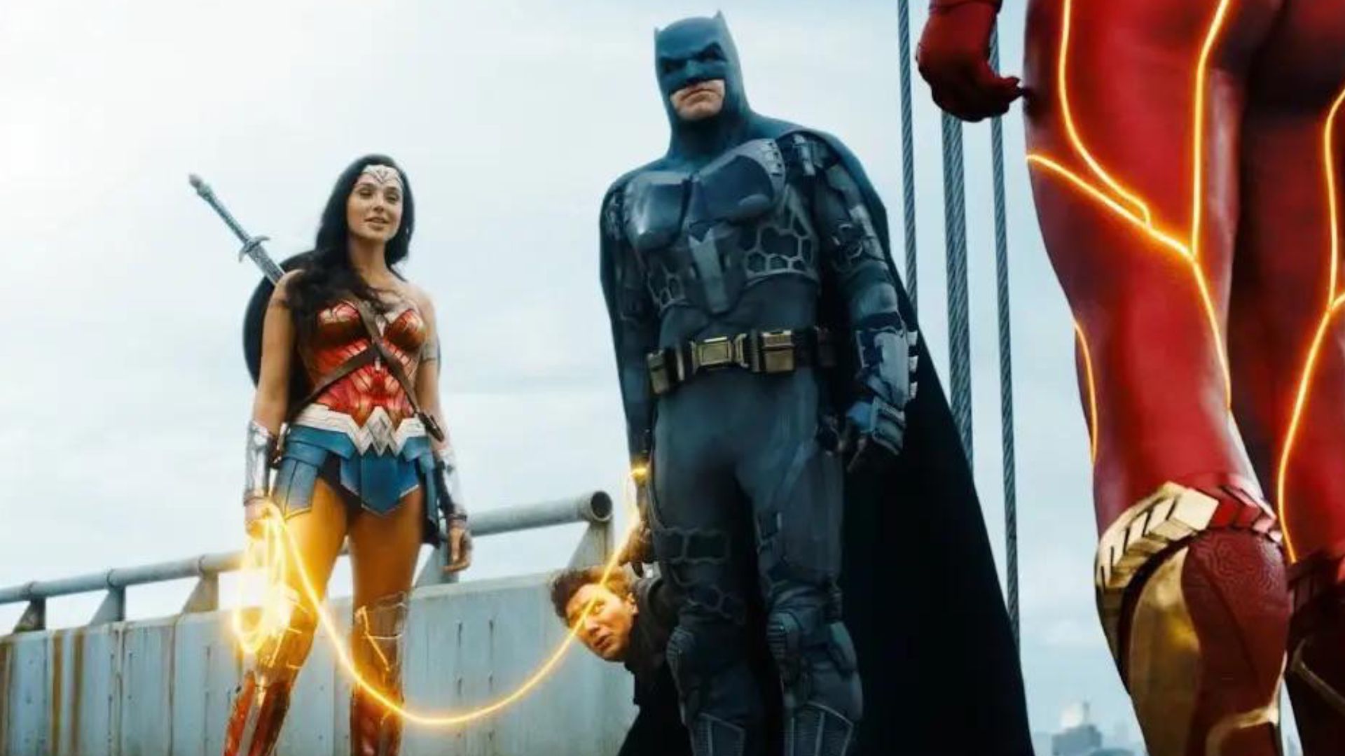 Batman & Wonder Woman’s New Team-Up Finally Redeems Their Flash Movie Cameos