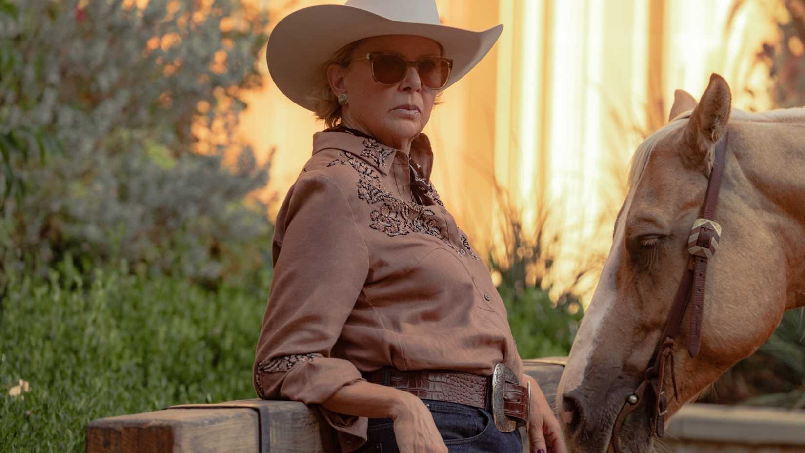 beulah jackson annette bening standing by a horse in dutton ranch season 1 episode 4