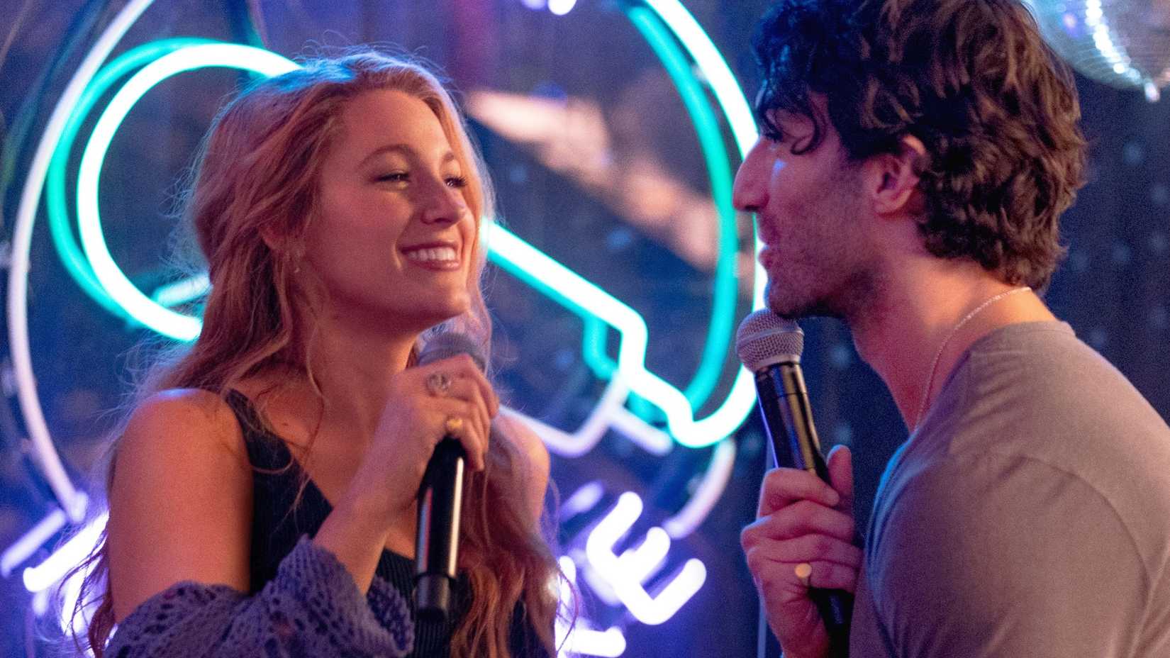 Blake Lively & Justin Baldoni singing at each other in It Ends With Us