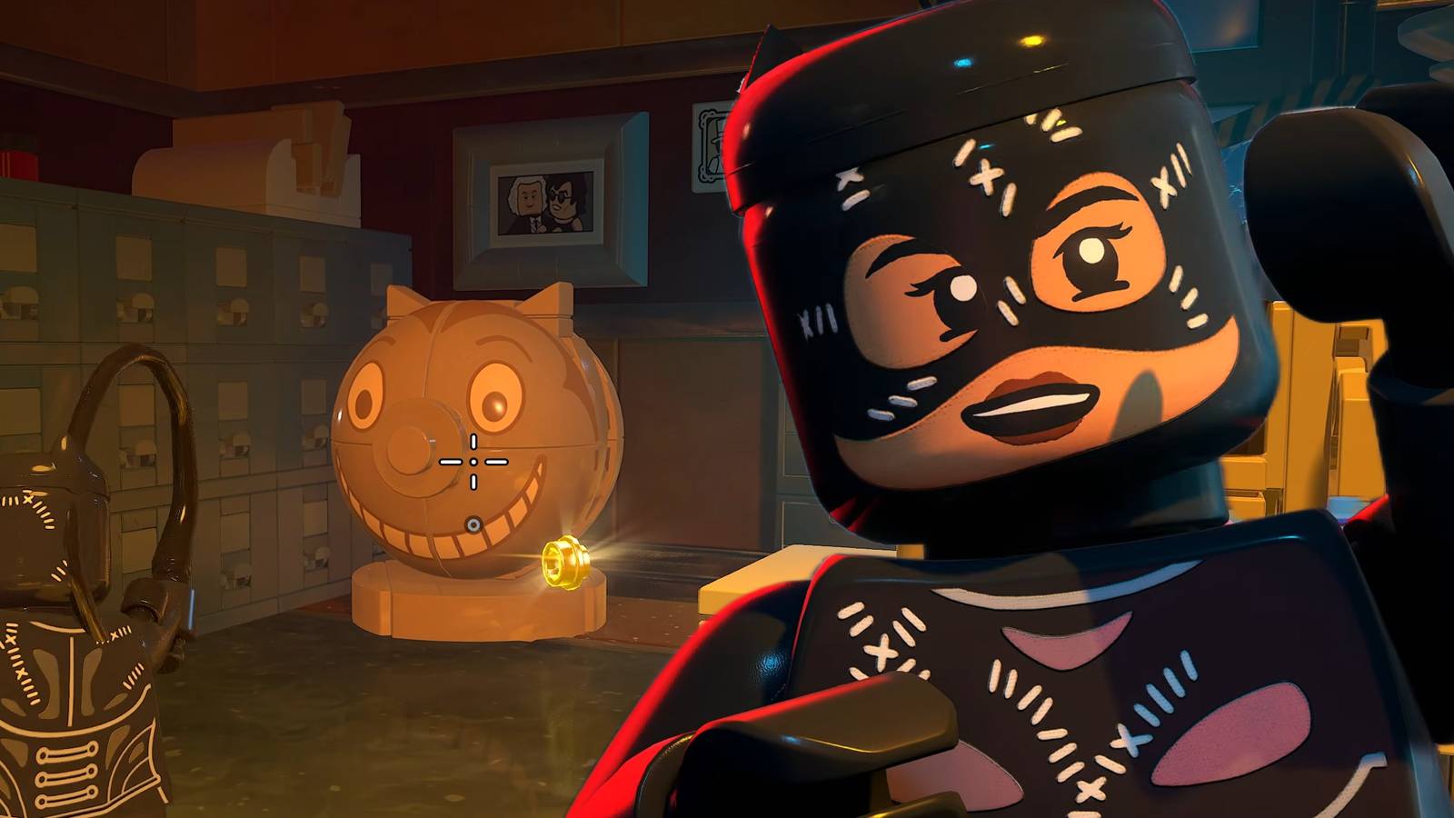 Catwoman con cabeza de gato coleccionable en una captura de pantalla editada de LEGO Batman Legacy of the Dark Knight.