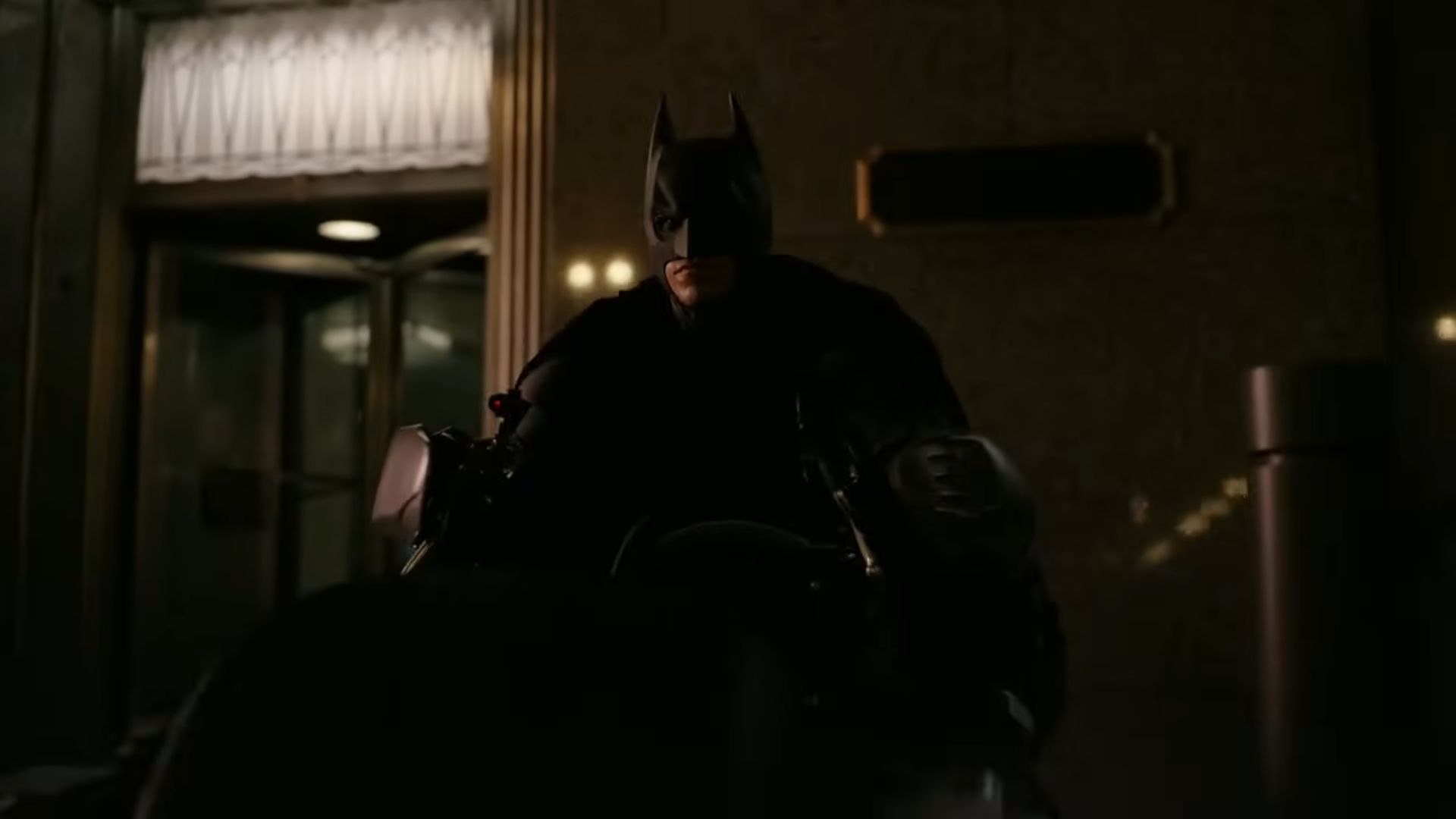 Christian Bale como Batman no Batpod em O Cavaleiro das Trevas
