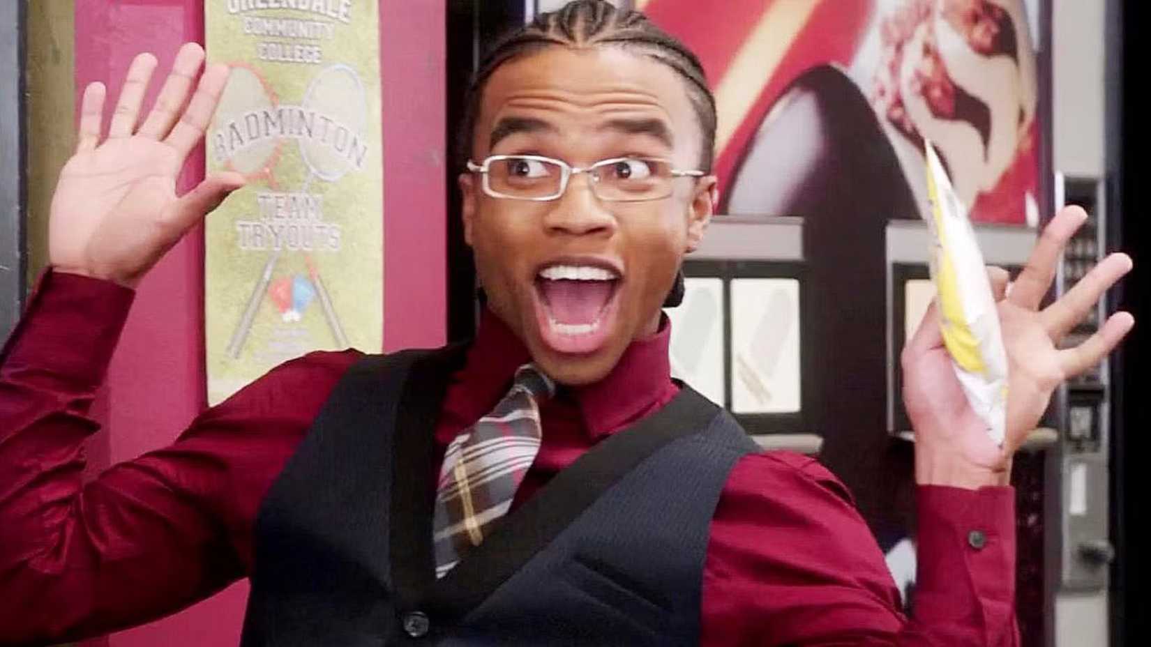 Luke Youngblood como Magnitude em Community