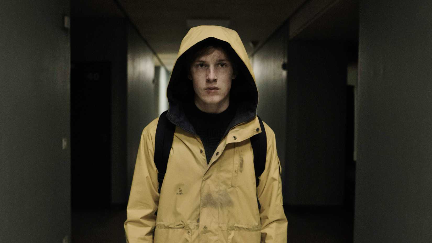 Louis Hofman’s Jonas walking through a dark corridor in Netflix’s Dark