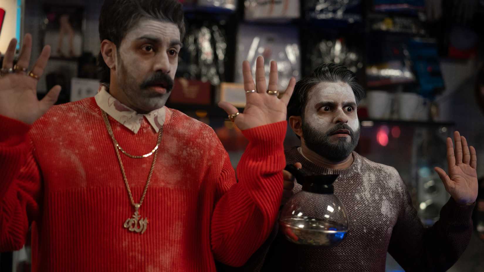 ראג' ומיר מכוסים בפודרה בעונה 2 של Deli Boys