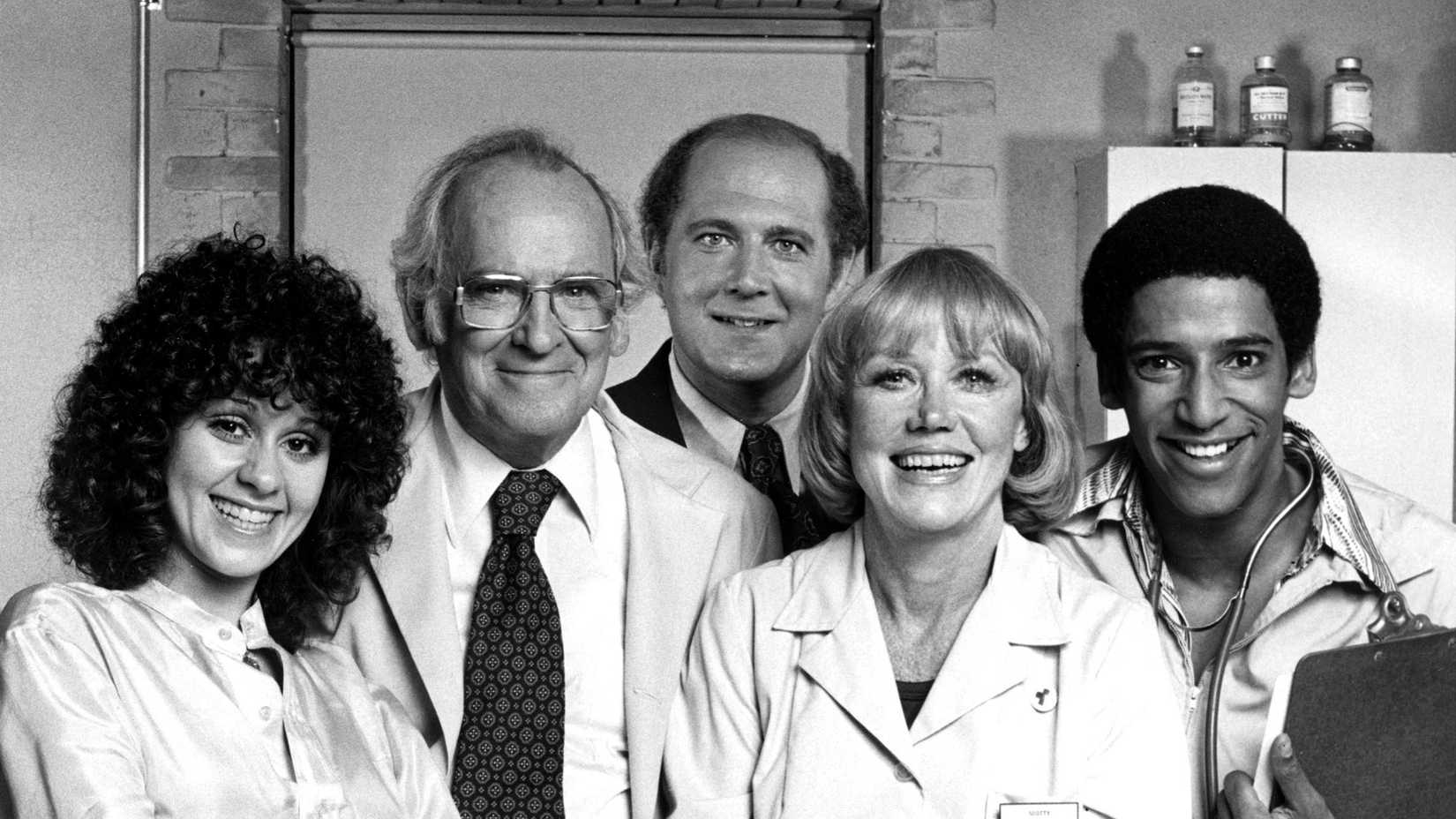 Barnard Hughes como Dr. Joe Bogert em Doc