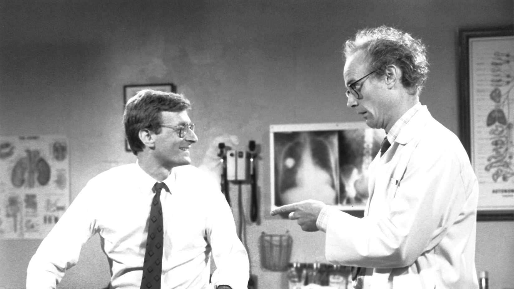 Matt Frewer como Dr. Mike Stratford em Doctor Doctor