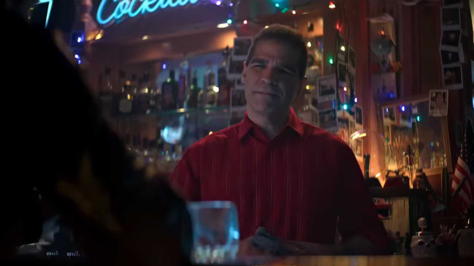 Ed Boon, criador da franquia Mortal Kombat, em um easter egg como bartender em Mortal Kombat 2