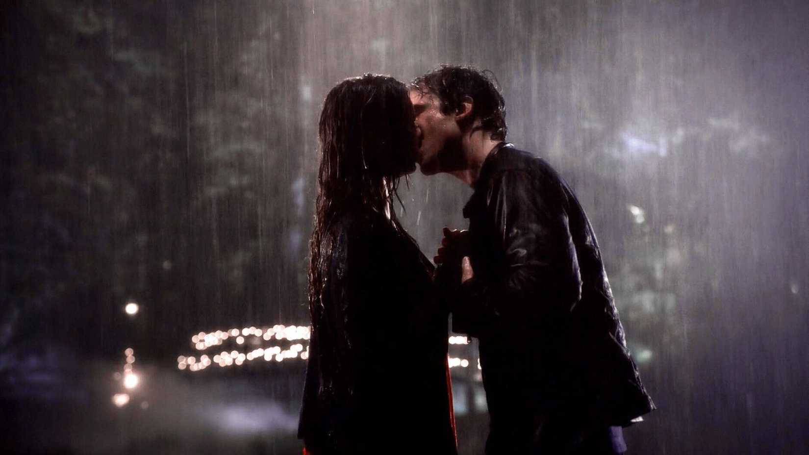 Elena and Damon kiss in the rain in The Vampire Diaries season 6