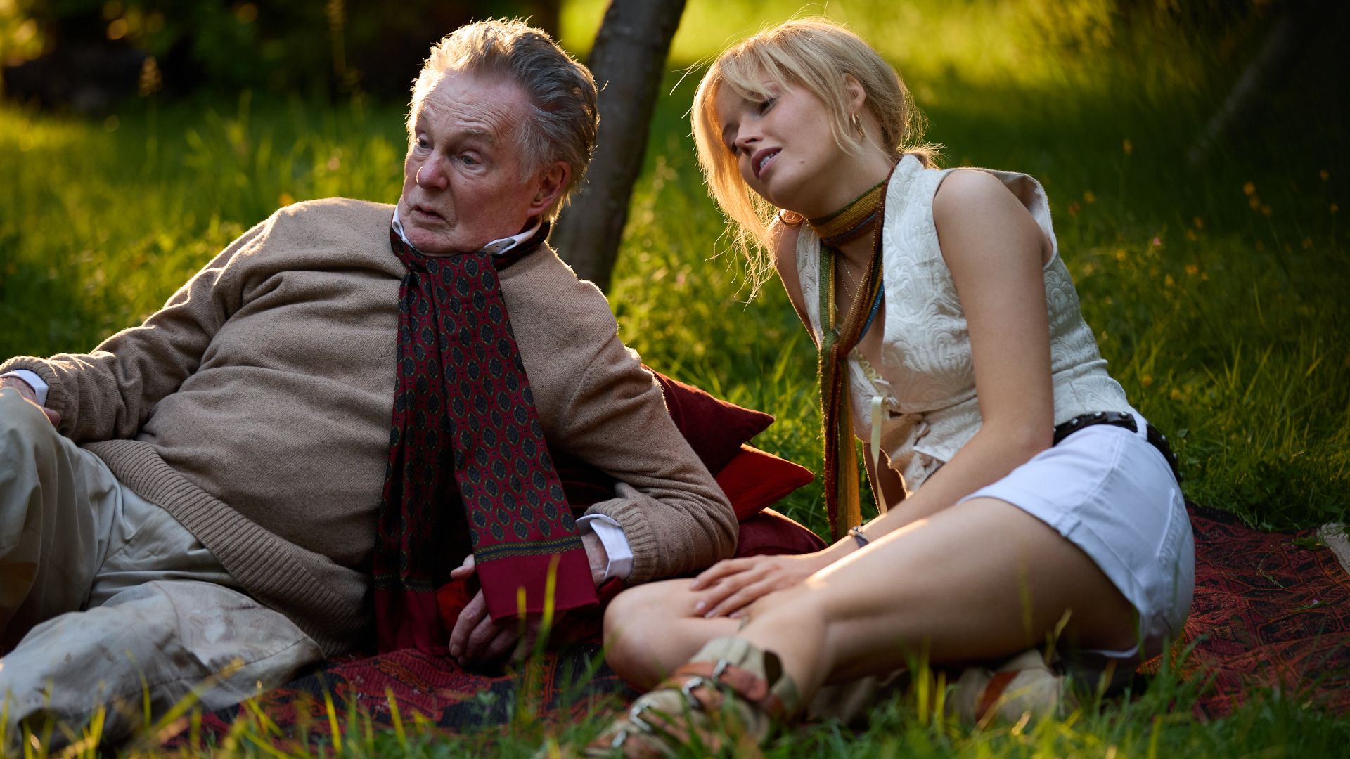 Ellie Bamber & Derek Jacobi in Moss & Freud
