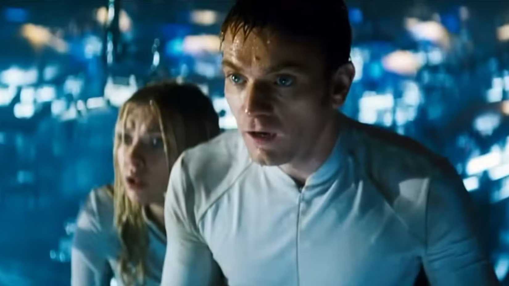 Ewan McGregor e Scarlett Johansson em The Island