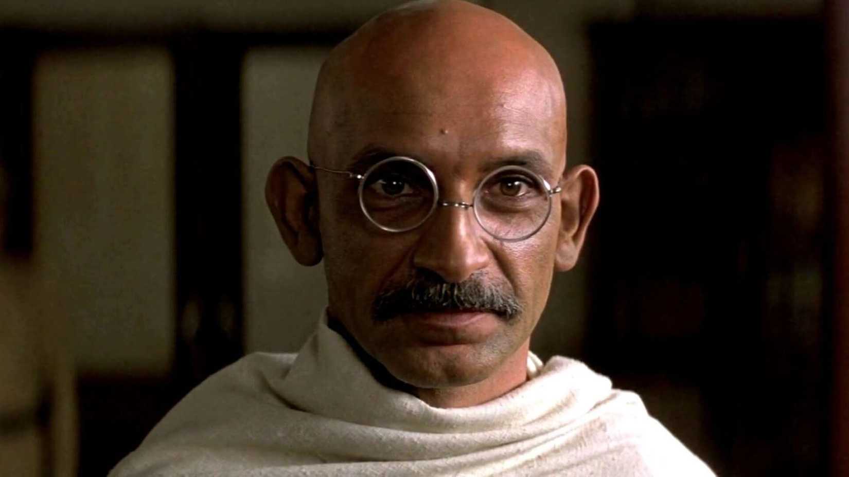 Ben Kingsley como Gandhi