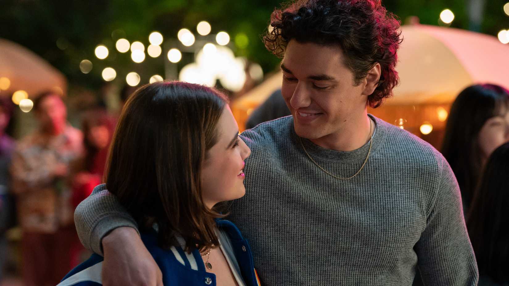 Hannah e Garrett em Off Campus
