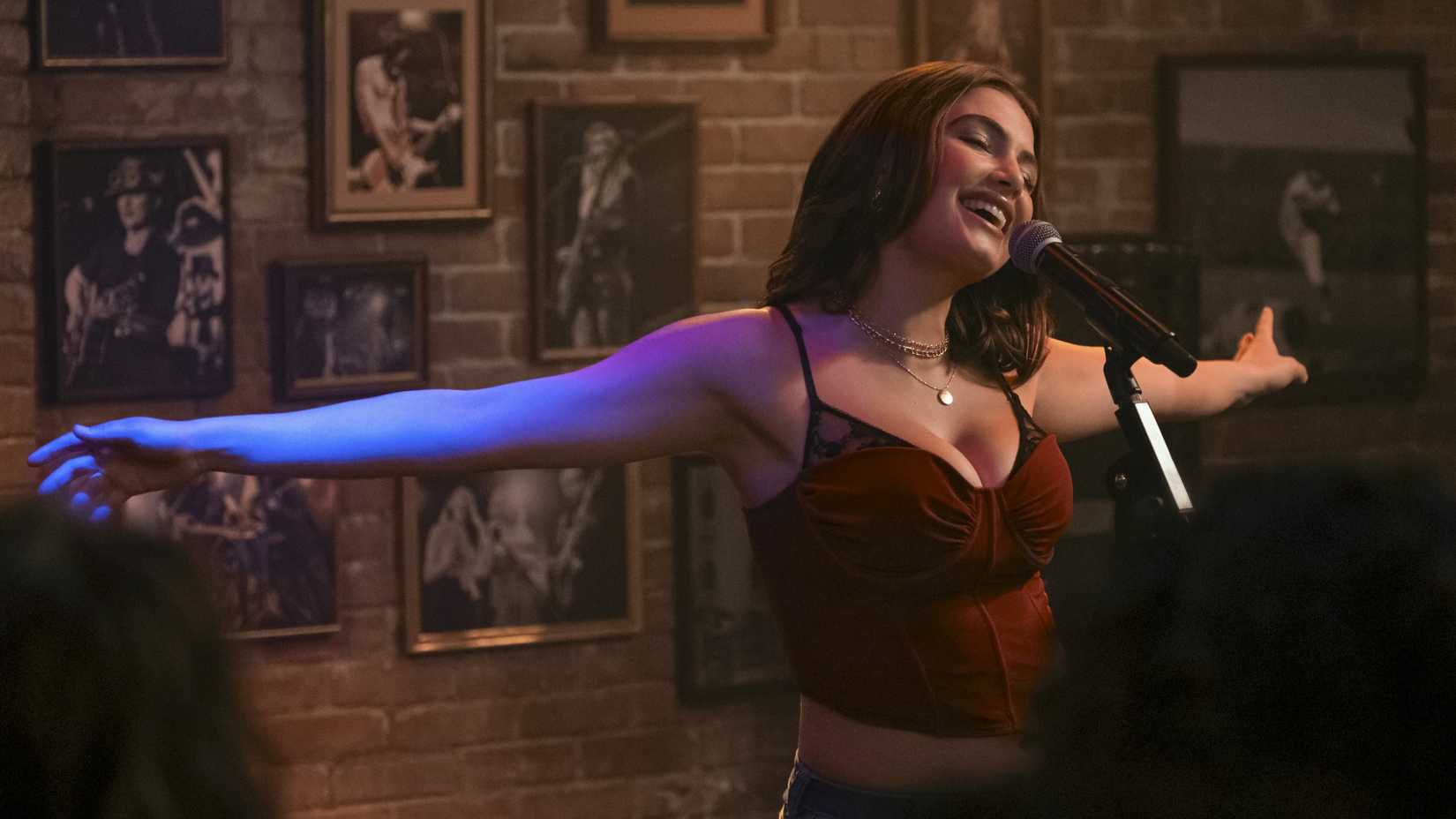 hannah wells ella bright in off campus 1