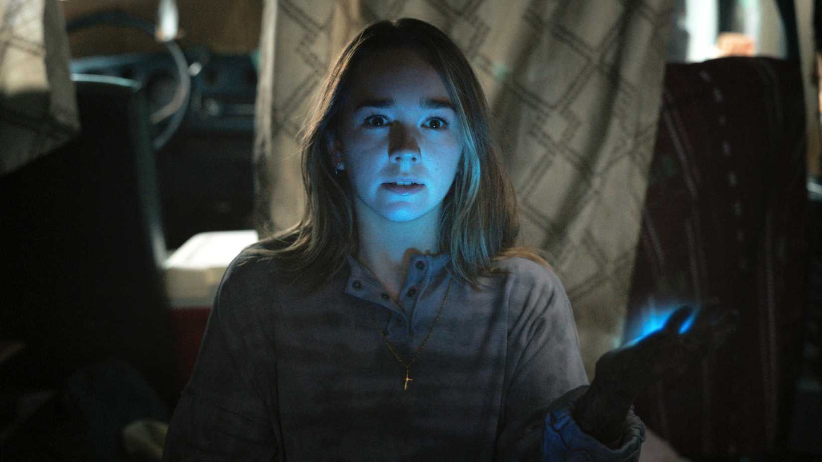 Angelina (Holly Taylor) with a glowing blue light on her face in season 4 of Manifest.