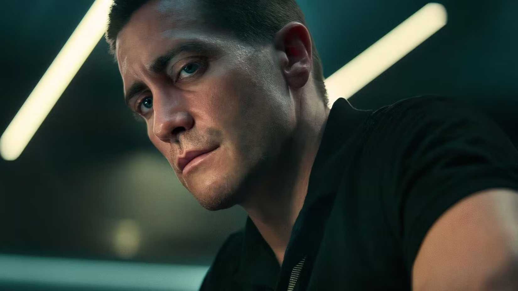 Jake Gyllenhaal as Joe Baylor looking concerned in The Guilty