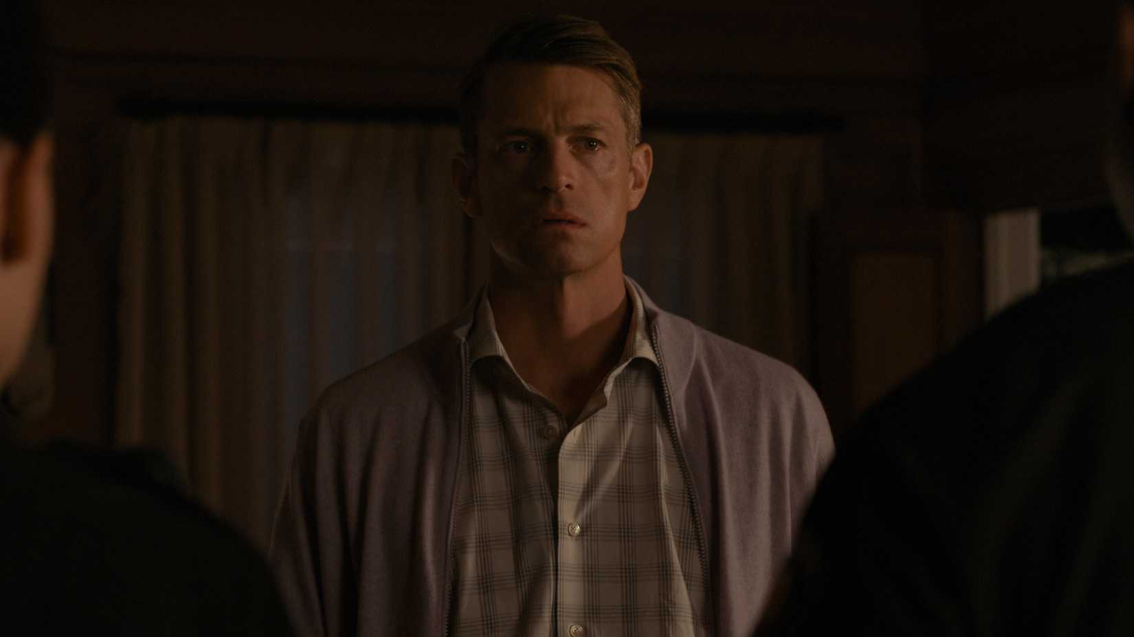Joel Kinnaman as Robert in Imperfect Women