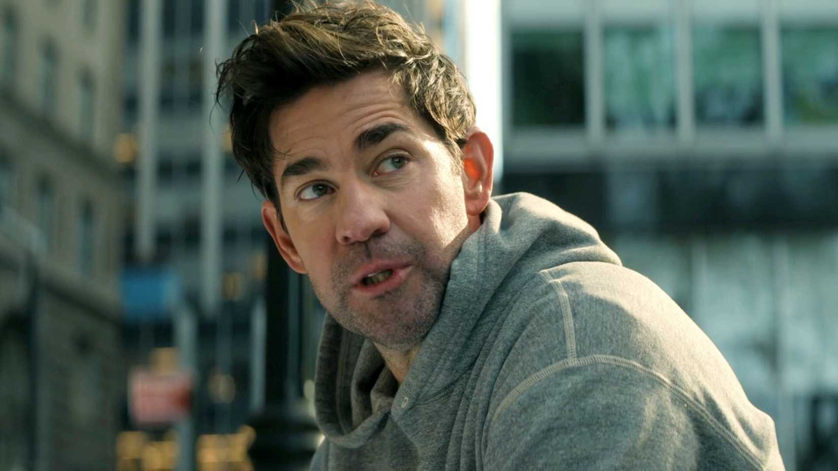 John Krasinski e Wendell Pierce em cena de Jack Ryan