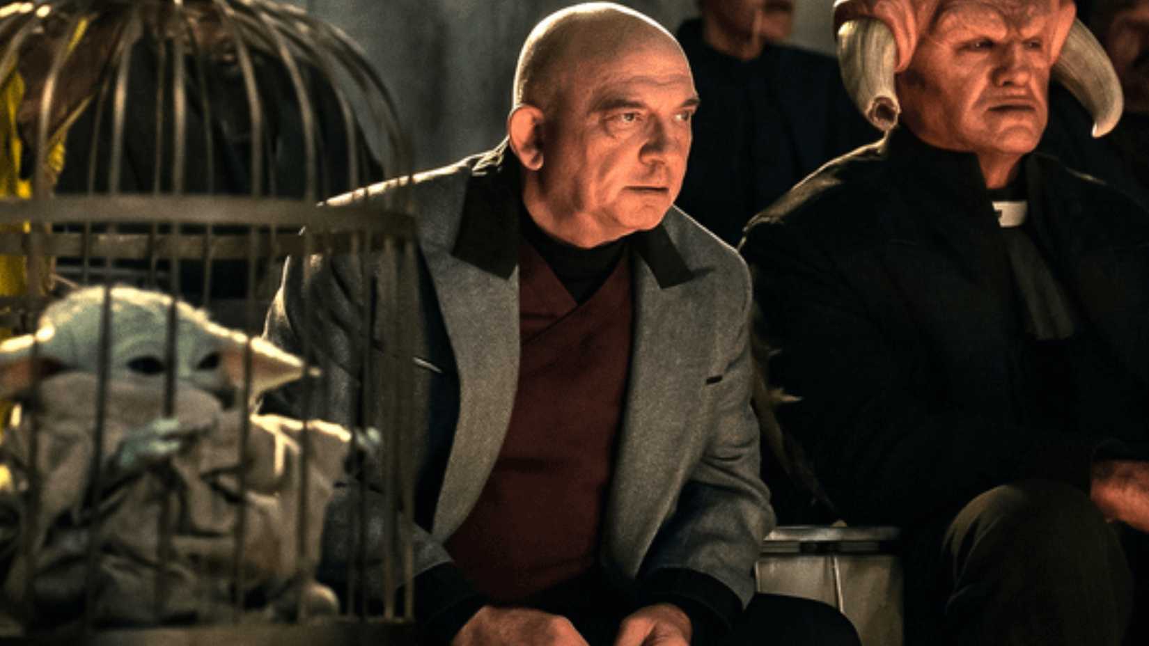 Jonny Coyne como Lord Janu Coin