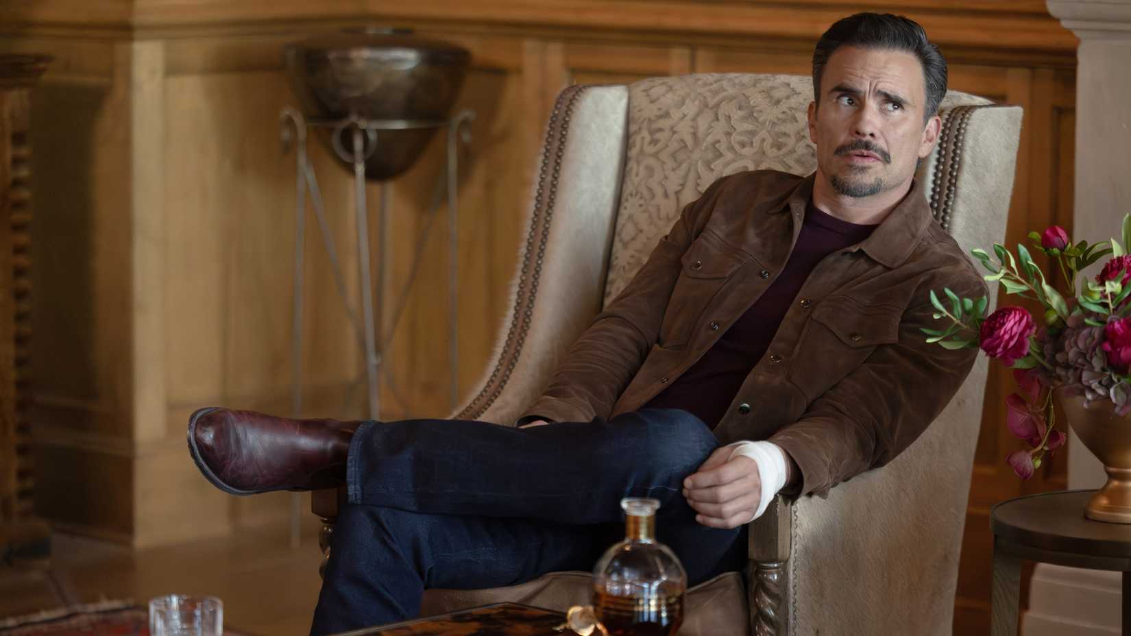 Juan Pablo Raba como Joaquin em Dutton Ranch