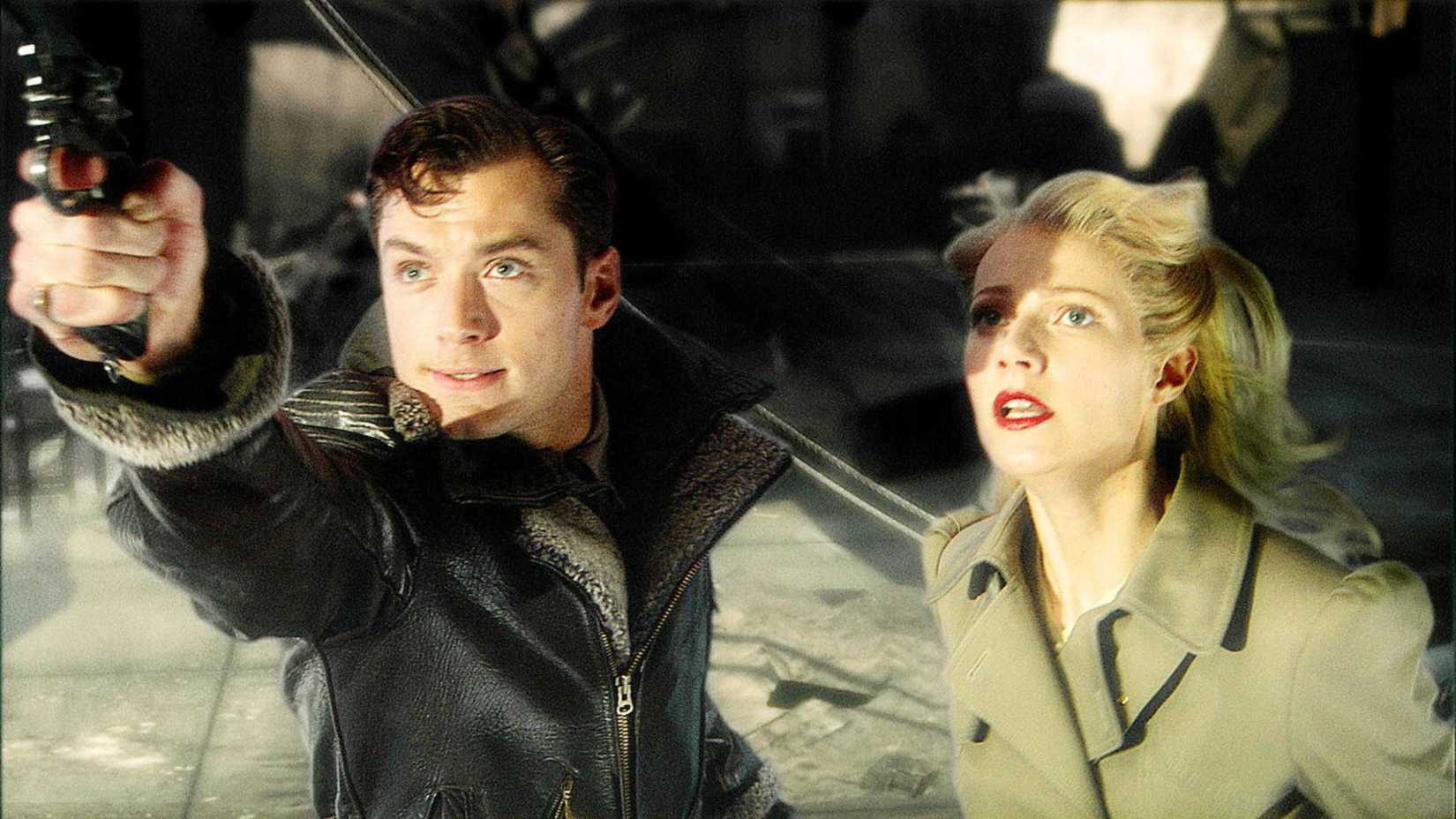 Jude Law e Gwyneth Paltrow em Sky Captain and the World of Tomorrow