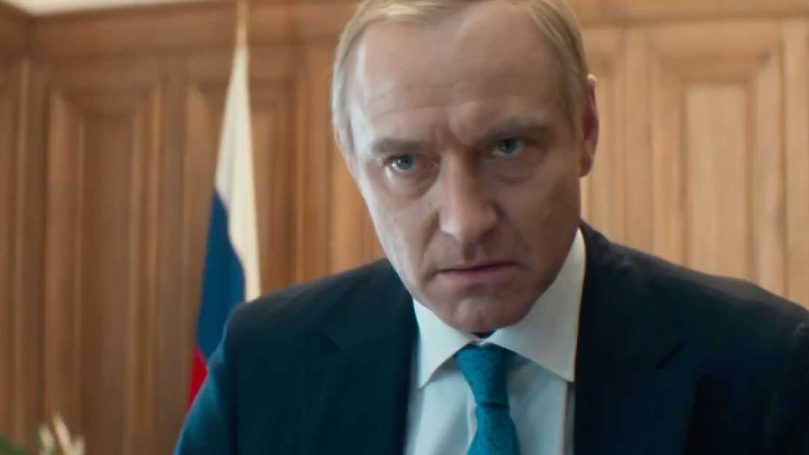Jude Law como Vladimir Putin em The Wizard of the Kremlin