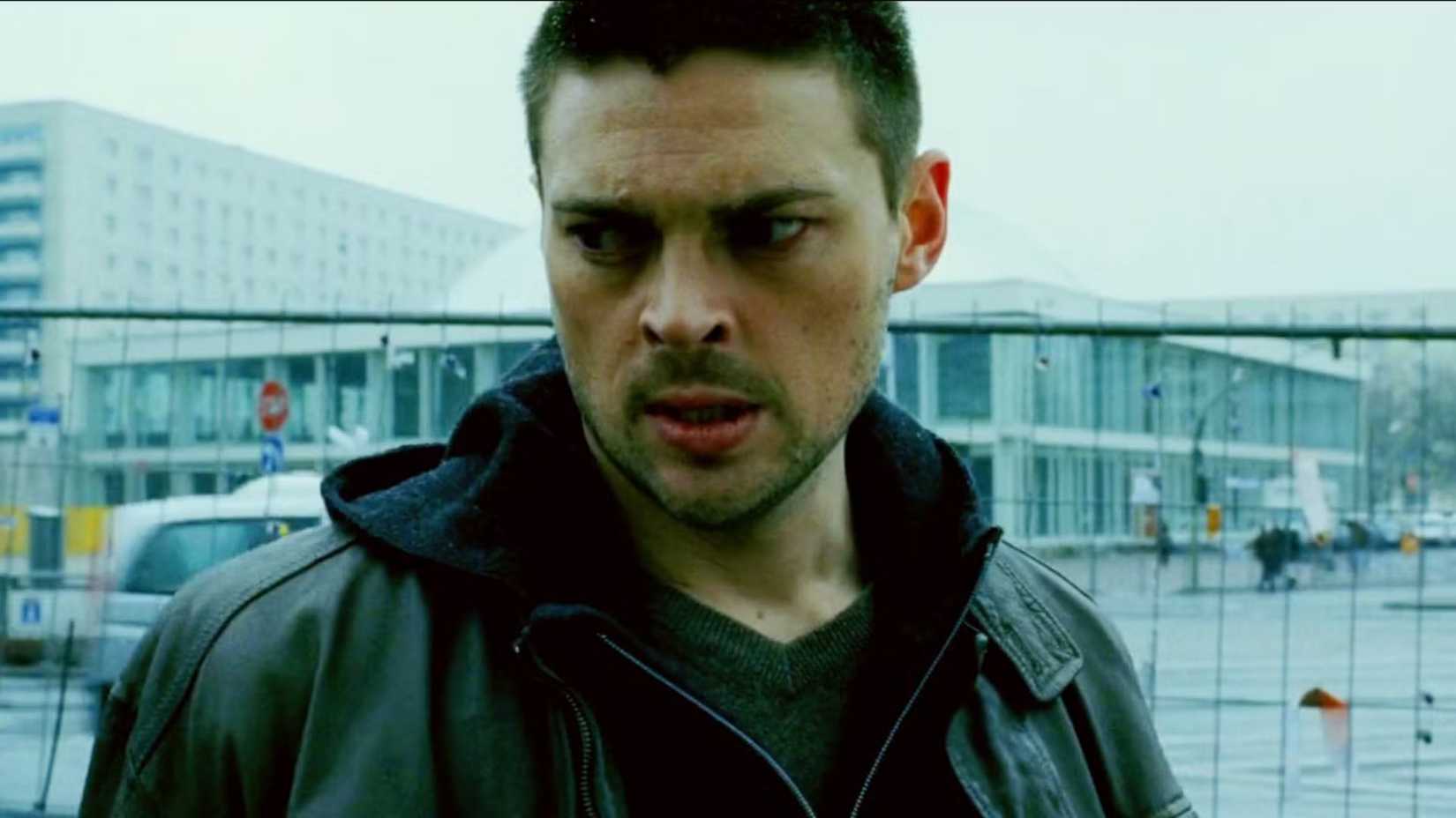 Karl Urban como Kirill em A Supremacia Bourne