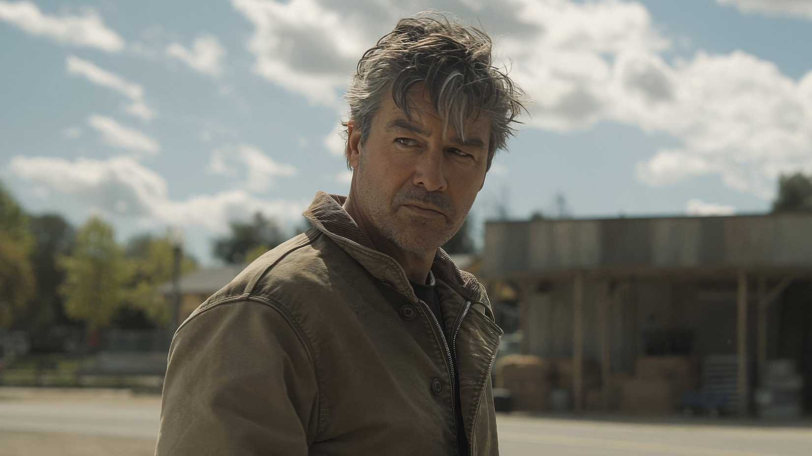kyle chandler as hal jordan in lanterns