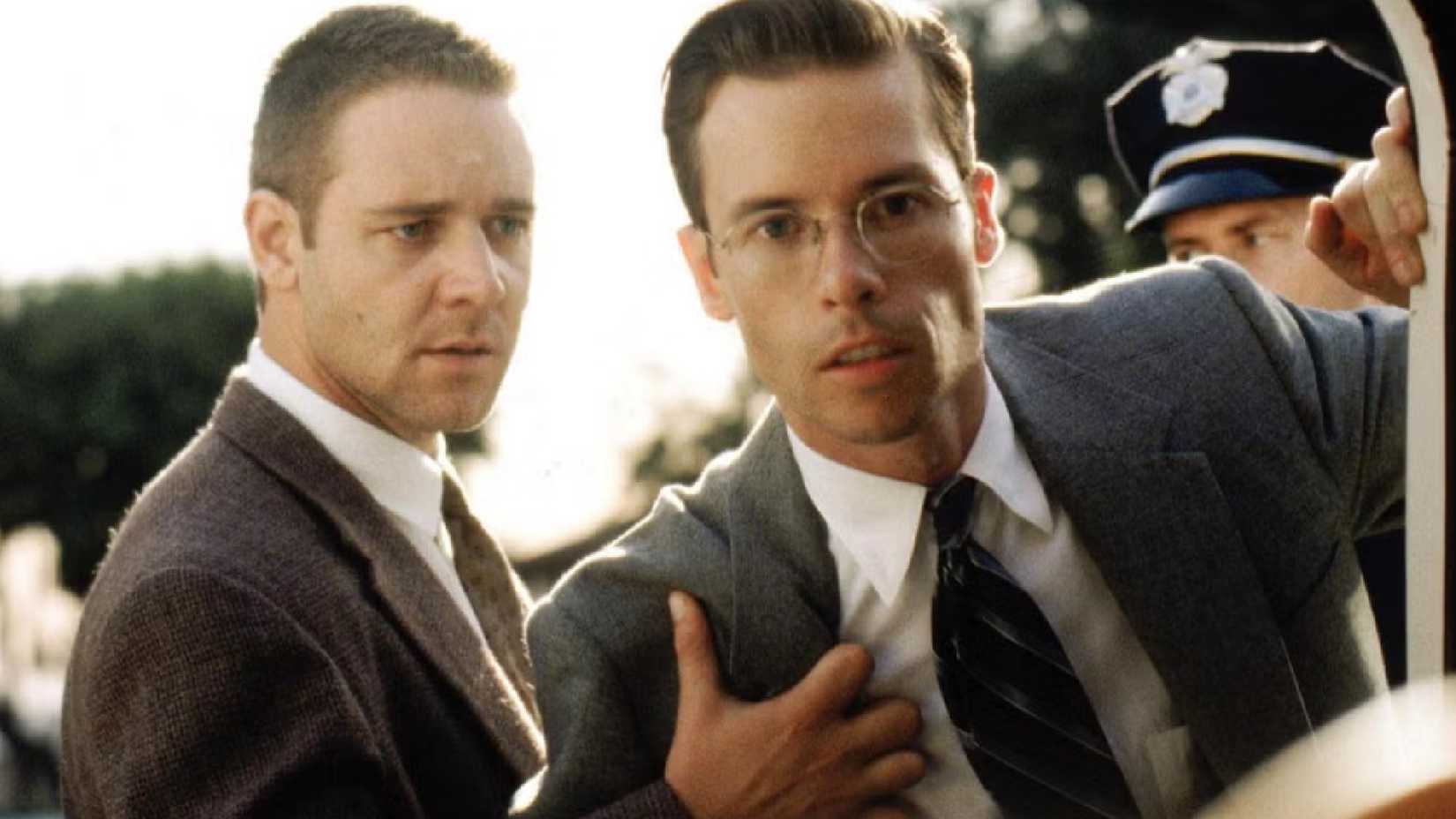 la confidential movie still with Guy Pearce