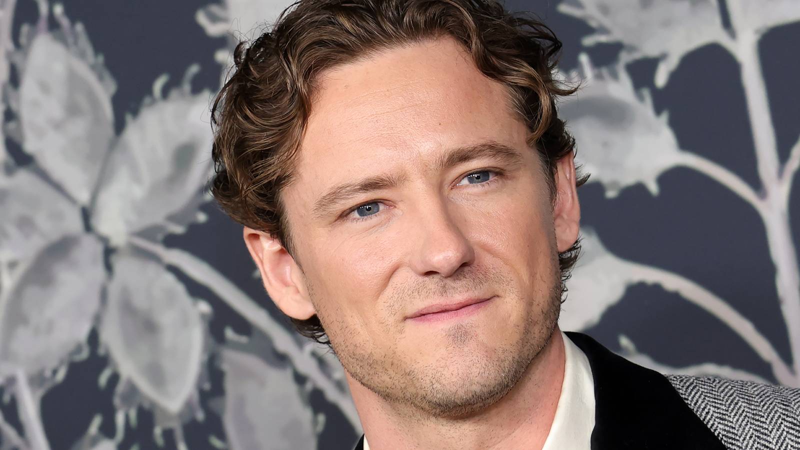 Lewis Pullmans neue Netflix-Fantasy-Verfilmung feiert Premiere mit ...