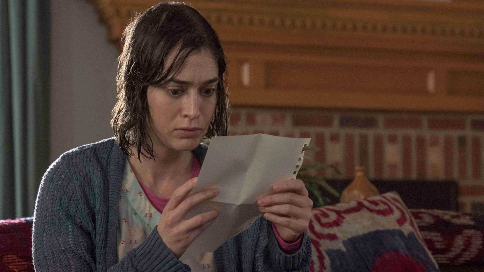 Lizzy Caplan as Annie Wilkes reading a letter in season 2 of Castle Rock
