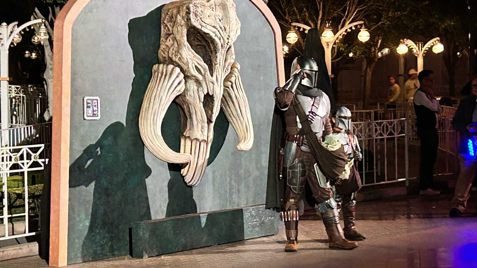 mandalorian photo ops at disneyland