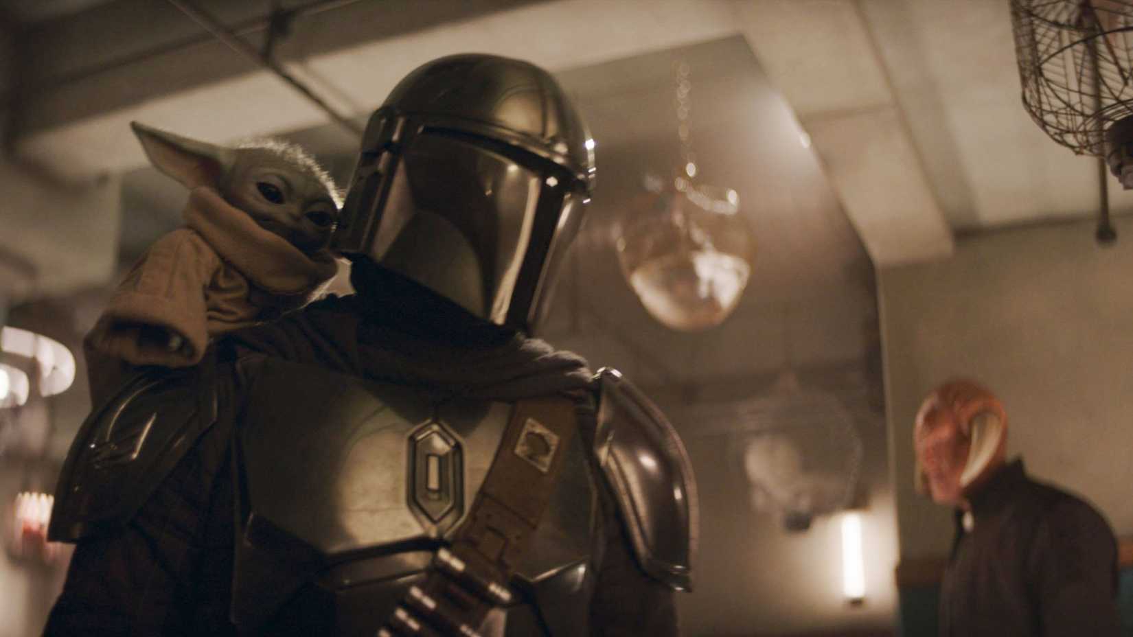 mando ready to fight in the salt bar in mandalorian grogu 1