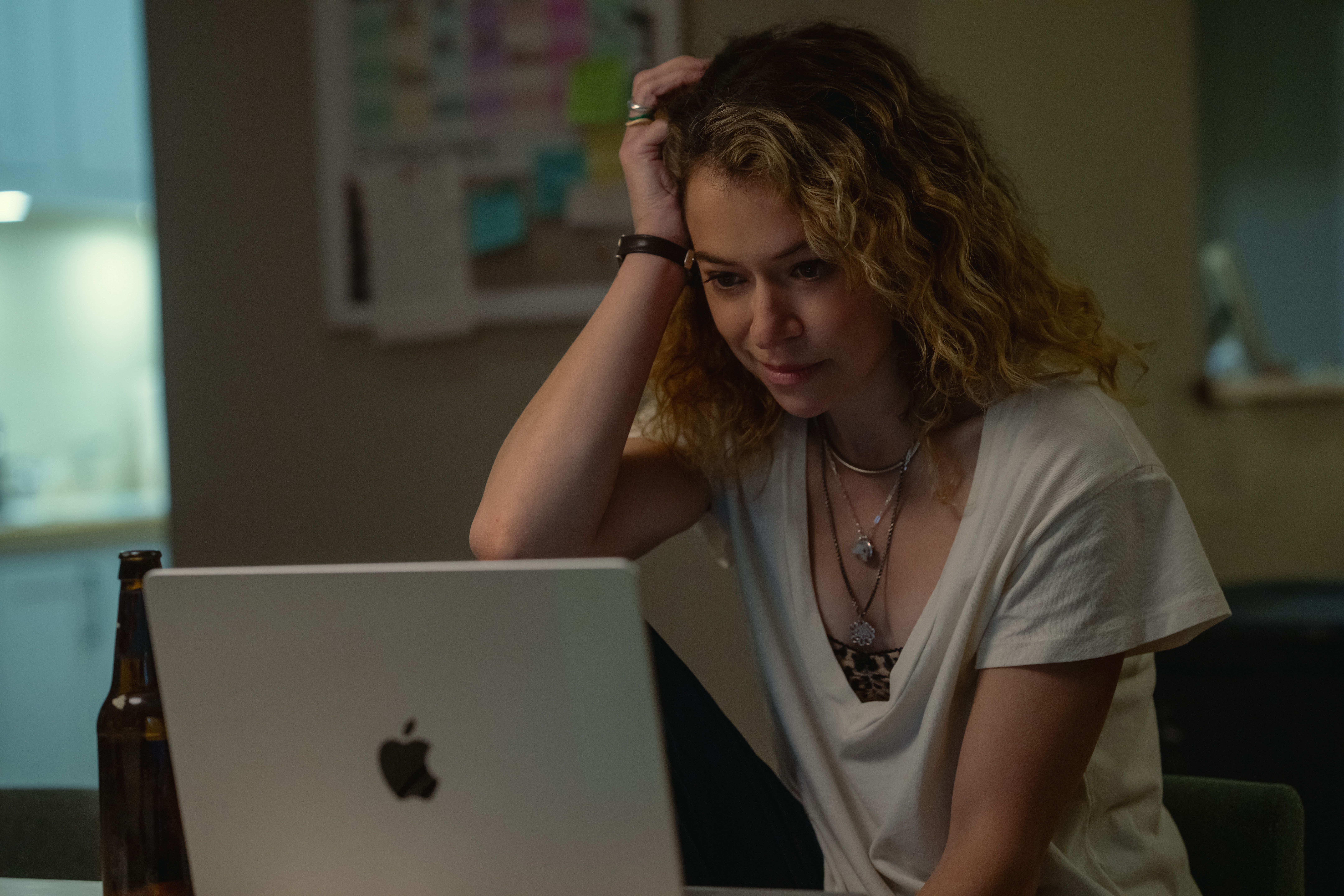 Tatiana Maslany em Maximum Pleasure Guaranteed