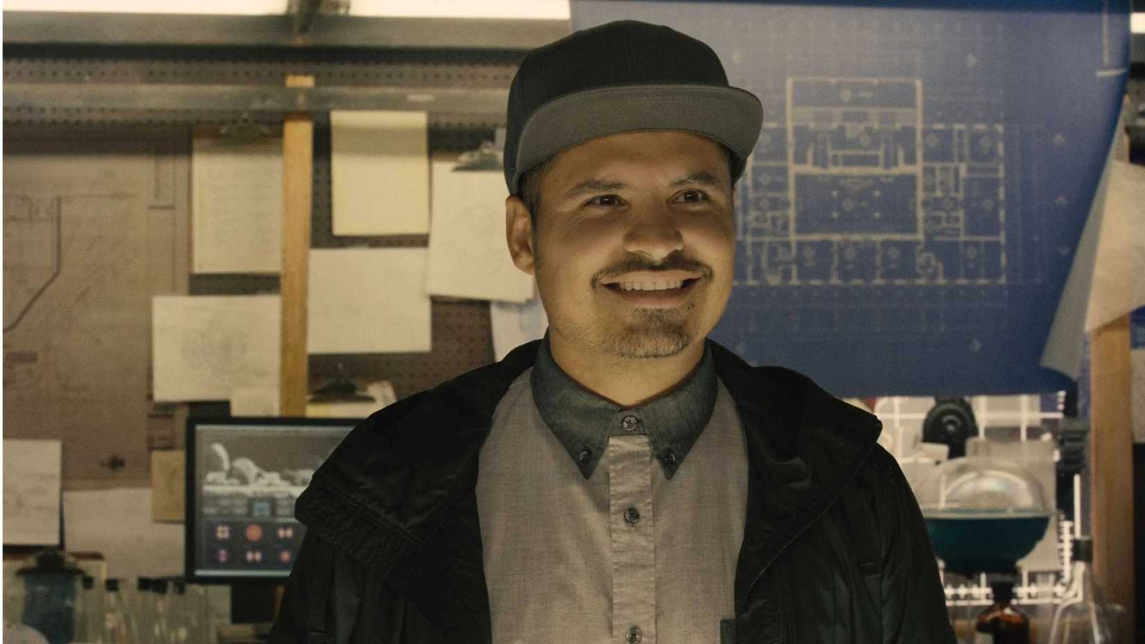 Michael Pena como Luis em Homem-Formiga