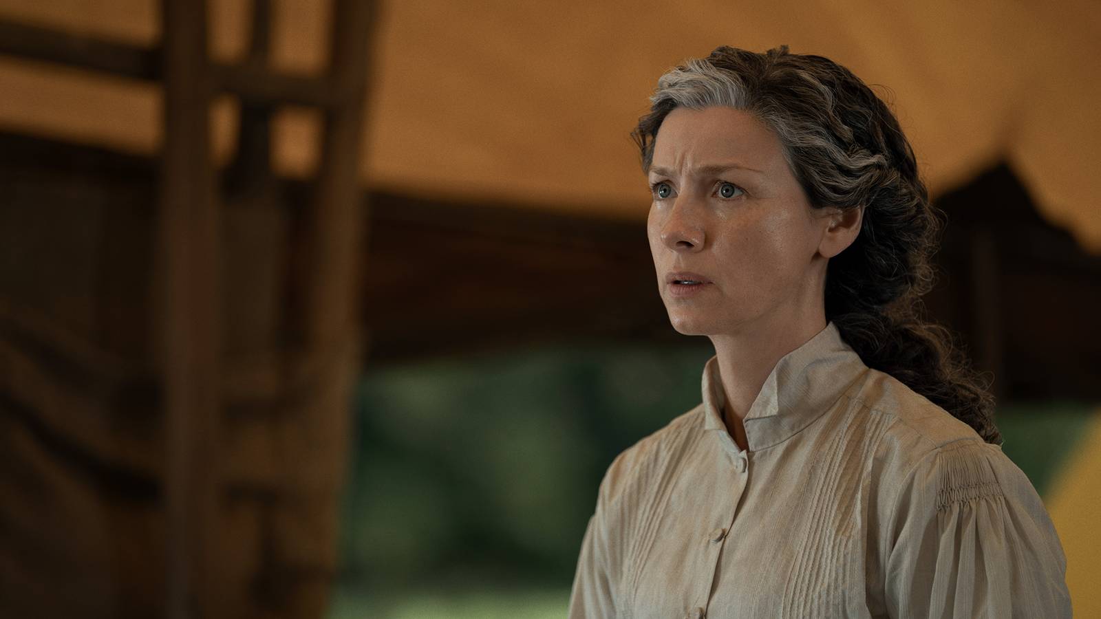 Claire’s White Hair In Outlander Season 8 Delivers On A 7-Year-Old Mystery Claire’s White Hair In Outlander Season 8 Delivers On A 7-Year-Old Mystery