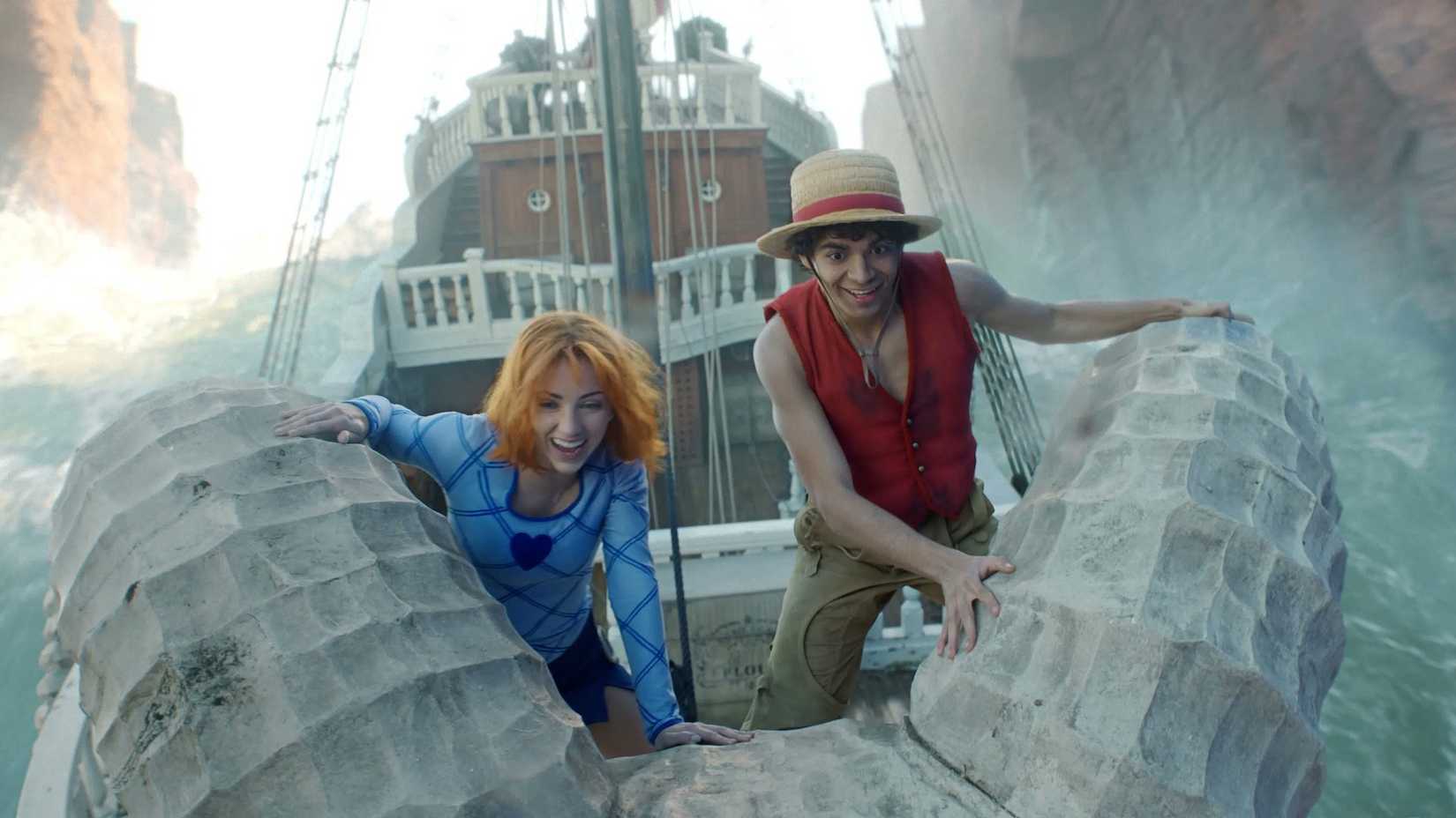 Luffy e Nami no navio Going Merry em One Piece