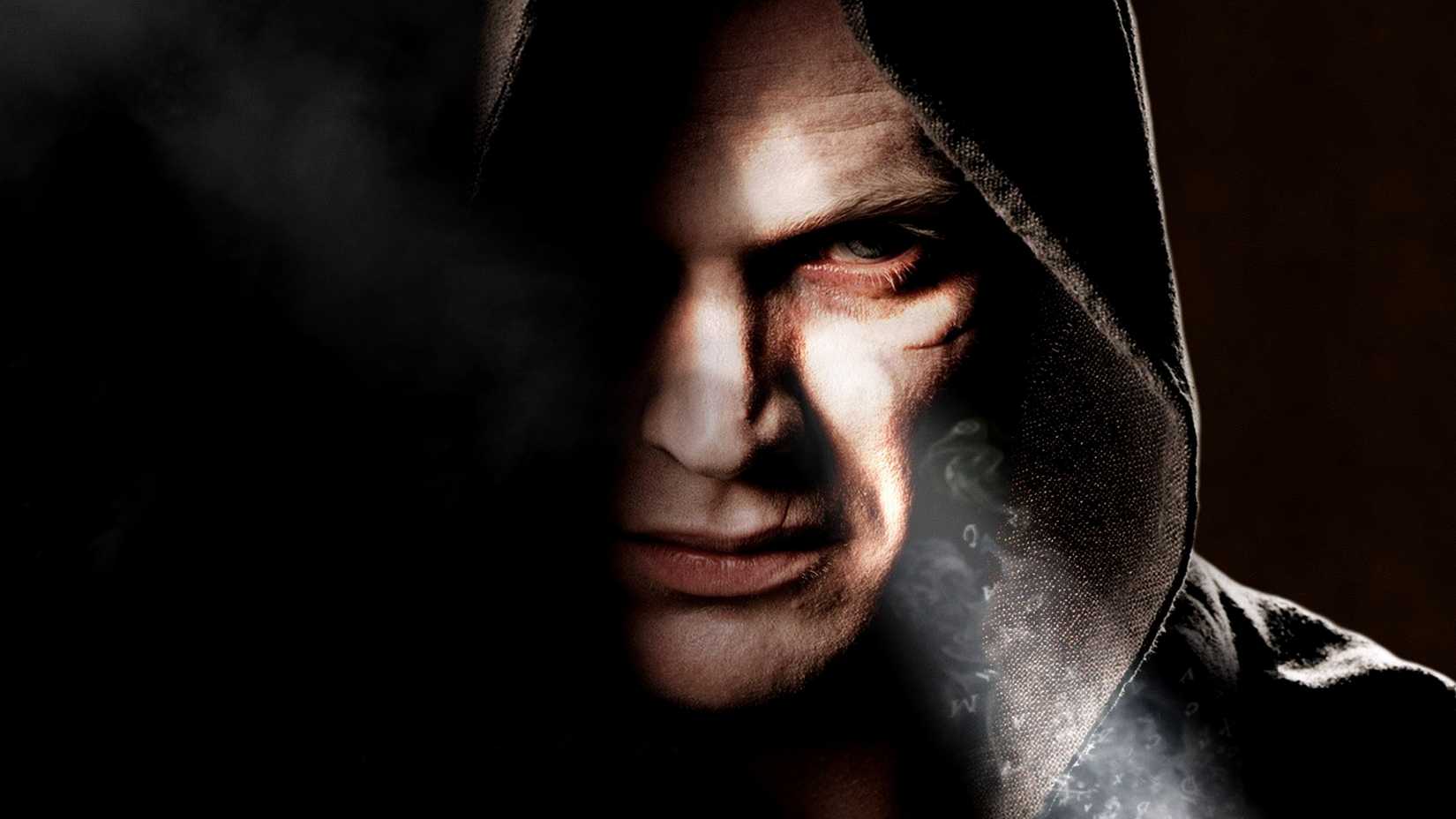 Paul Bettany como Silas