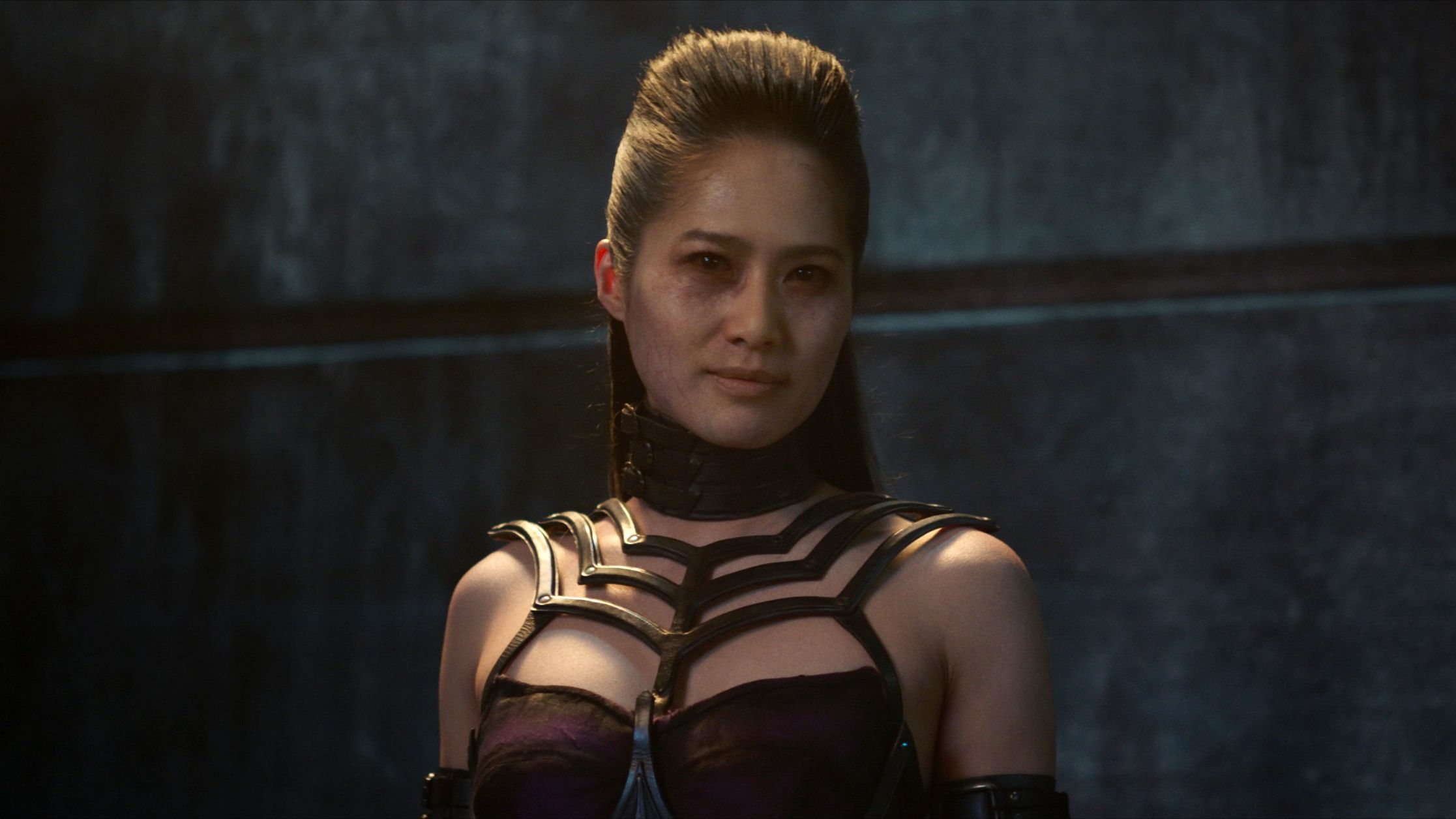 Queen Sindel smiling ominously in Mortal Kombat II