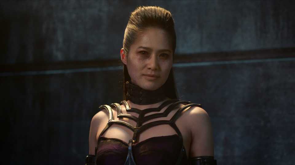 Queen Sindel smiling ominously in Mortal Kombat II