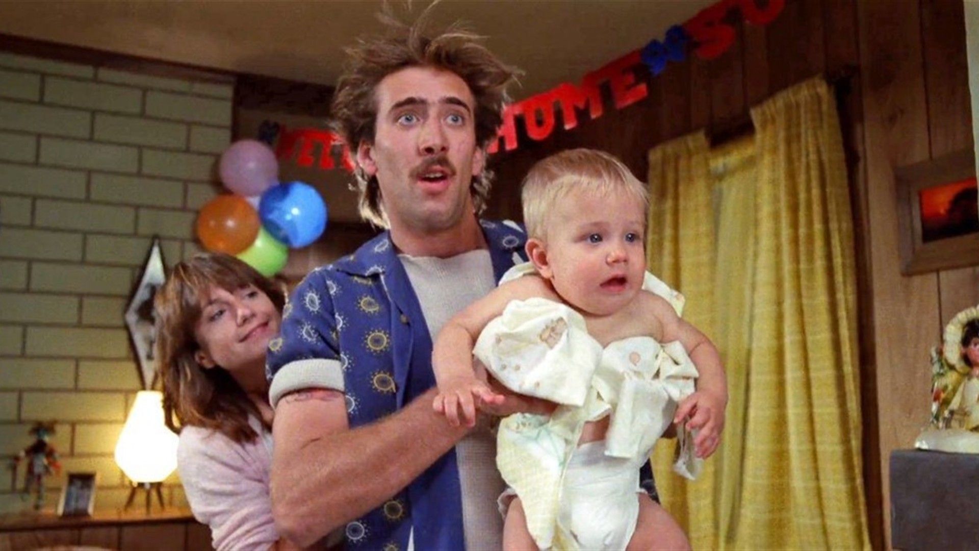 Nicolas Cage em cena de Raising Arizona.