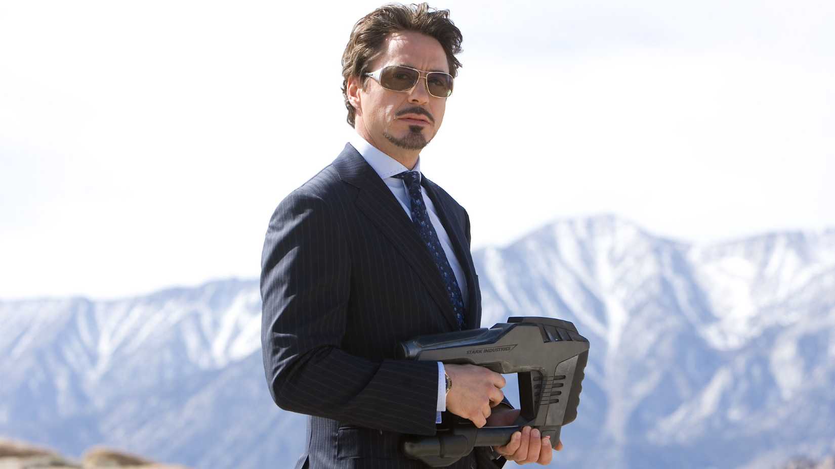 Robert Downey Jr. como Tony Stark