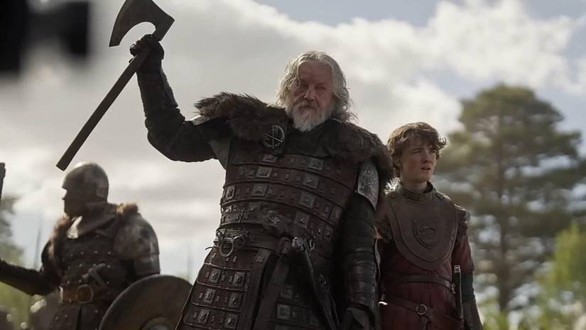 Roddy the Ruin empunhando um machado ao lado de Oscar Tully na terceira temporada.