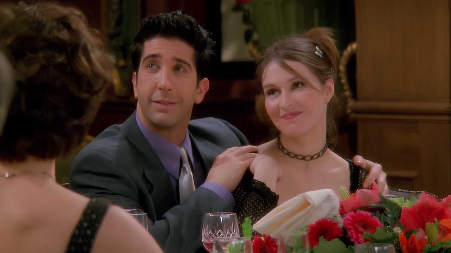 ross-and-emily-friends Friends: A Complete Timeline of Ross & Rachel's Relationship
